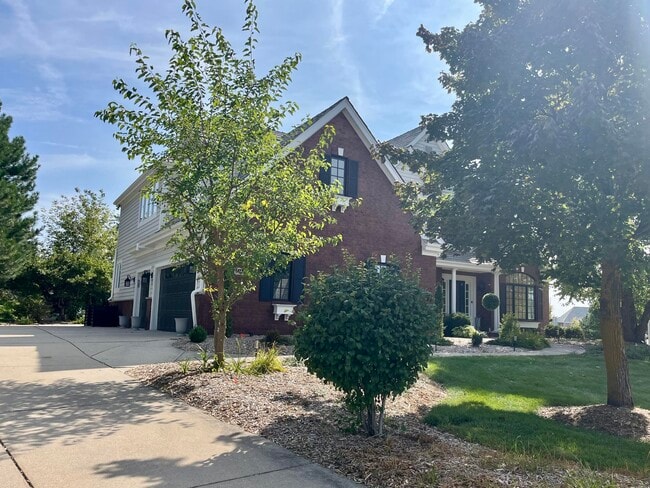 900 Evergreen Cir in Hartland, WI - Building Photo - Building Photo