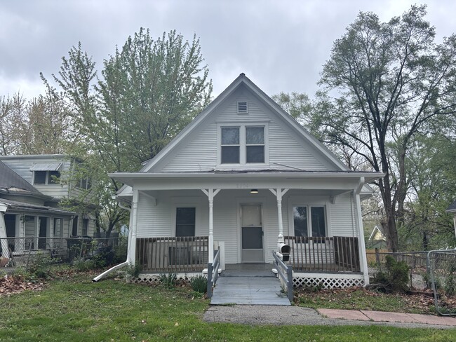 property at 2904 Crown Point Ave
