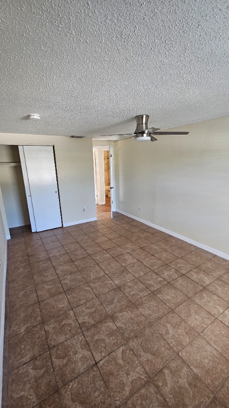 3919 3rd Ave Dr E in Palmetto, FL - Foto de edificio - Building Photo