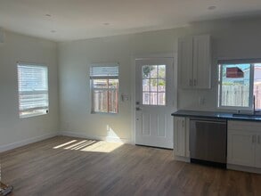 869 7th St, Unit Downstairs in Imperial Beach, CA - Foto de edificio - Building Photo
