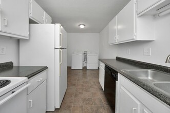 Breezeway in Birmingham, AL - Building Photo - Interior Photo