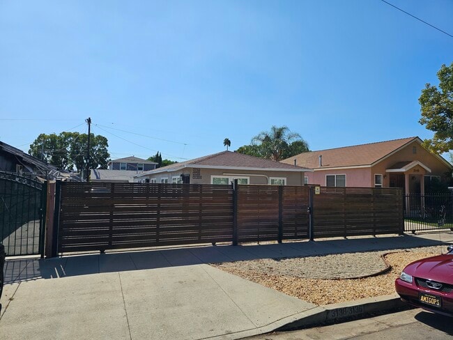 3136 Casitas Ave in Los Angeles, CA - Building Photo - Building Photo