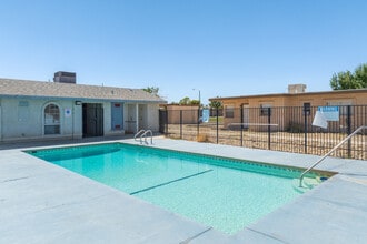Desert Oasis Apartments in Ridgecrest, CA - Building Photo - Building Photo