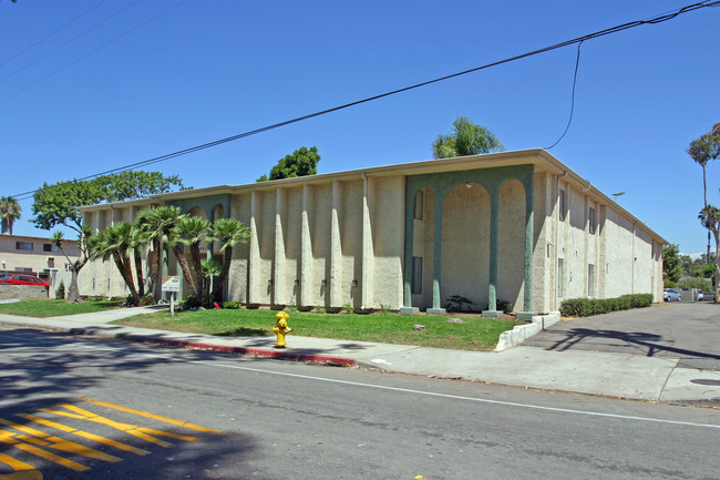 Helix Manor Townhomes in La Mesa, CA - Foto de edificio - Building Photo