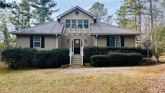 501 Hardy Rd in Lagrange, GA - Building Photo