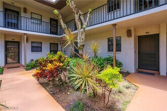 1765 Courtyard Way in Naples, FL - Foto de edificio - Building Photo