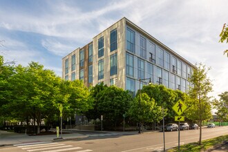 2 Earhart St, Unit 402 in Cambridge, MA - Building Photo - Building Photo