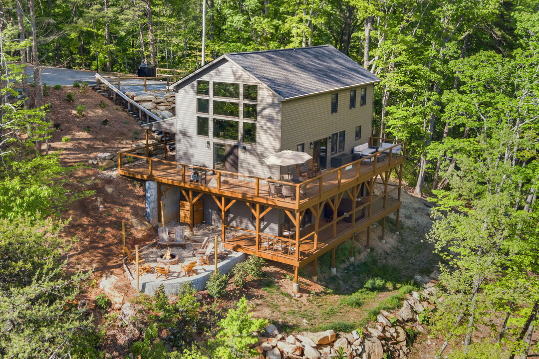 170 Jergenson Ln in Lake Lure, NC - Foto de edificio