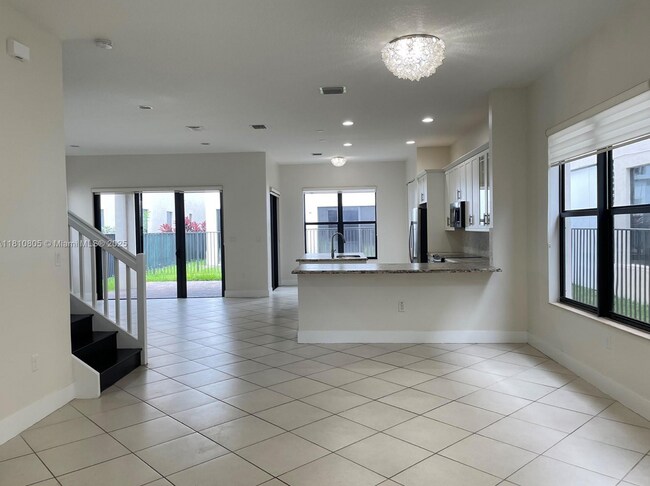3316 W 98th Pl in Hialeah, FL - Building Photo - Building Photo