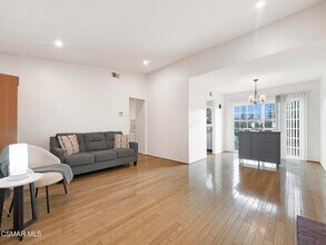 1244 Heatherview Dr in Oak Park, CA - Building Photo - Building Photo