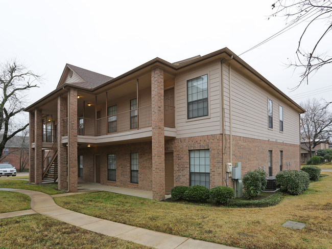 Lone Star Apartments in Denton, TX - Building Photo - Building Photo