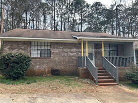 1216 High Falls Rd in Griffin, GA - Building Photo