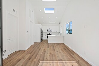 5044 1/2 Hartwick St in Los Angeles, CA - Building Photo - Building Photo