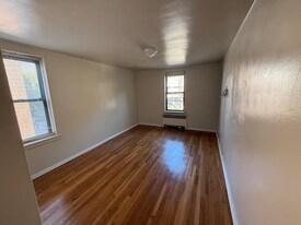 867 E 231st St in Bronx, NY - Building Photo