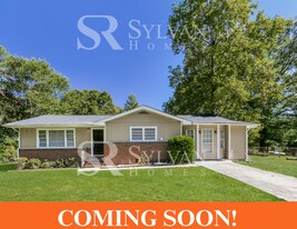 6766 Sunset Ln in Lithia Springs, GA - Building Photo