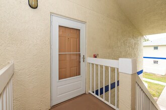 1530 SE Royal Green Cir in Port St. Lucie, FL - Building Photo - Building Photo