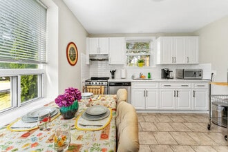 2158 Lilnan Ct in Burlington, ON - Building Photo - Building Photo