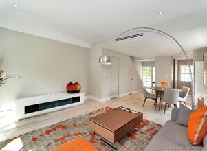 307 Majorca Ave in Coral Gables, FL - Foto de edificio - Building Photo