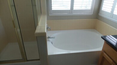 4412 Moreau Ct in Elk Grove, CA - Foto de edificio - Building Photo