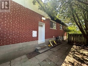 1252 Montclair Dr in Oakville, ON - Building Photo - Building Photo