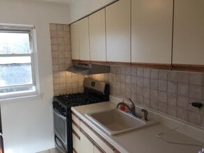 165 Meyer Oval in Pearl River, NY - Building Photo - Building Photo