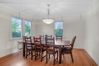 72 Berkshire Rd in Great Neck, NY - Building Photo - Building Photo