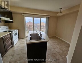 5605 Oscar Peterson Blvd in Mississauga, ON - Building Photo - Building Photo