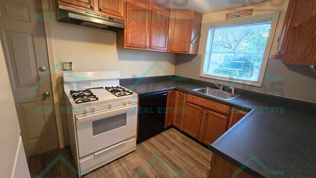 1124 Mallard Dr in Del City, OK - Building Photo - Building Photo