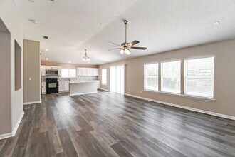 11701 Carson Lake Dr W in Jacksonville, FL - Foto de edificio - Building Photo