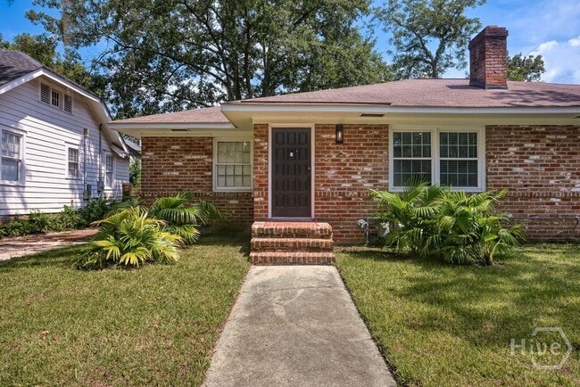 property at 916 Maupas Ave