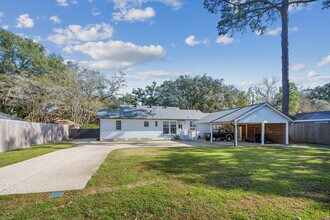 1566 Country Club Dr in Baton Rouge, LA - Building Photo - Building Photo