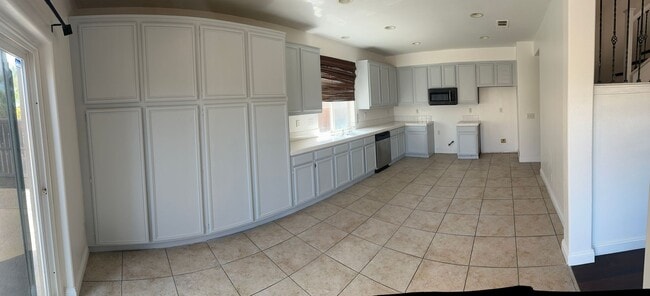 136 Half Dome Way in Perris, CA - Building Photo - Building Photo