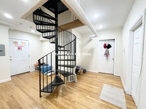 22 Euston St, Unit 1 in Brookline, MA - Building Photo - Building Photo