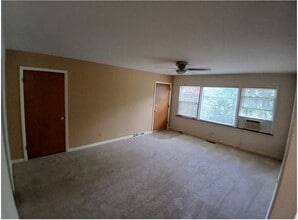 211 N Bothwell St in Palatine, IL - Building Photo - Building Photo