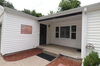210 W Vine St in Junction City, KS - Building Photo - Building Photo