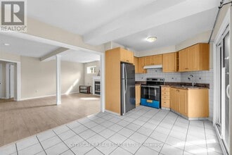 5482 Loonlake Ave in Mississauga, ON - Building Photo - Building Photo