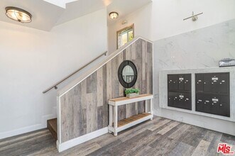 10900 Blix St in Los Angeles, CA - Foto de edificio - Building Photo