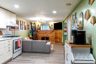 3031 W Lyndale St, Unit G in Chicago, IL - Building Photo - Building Photo