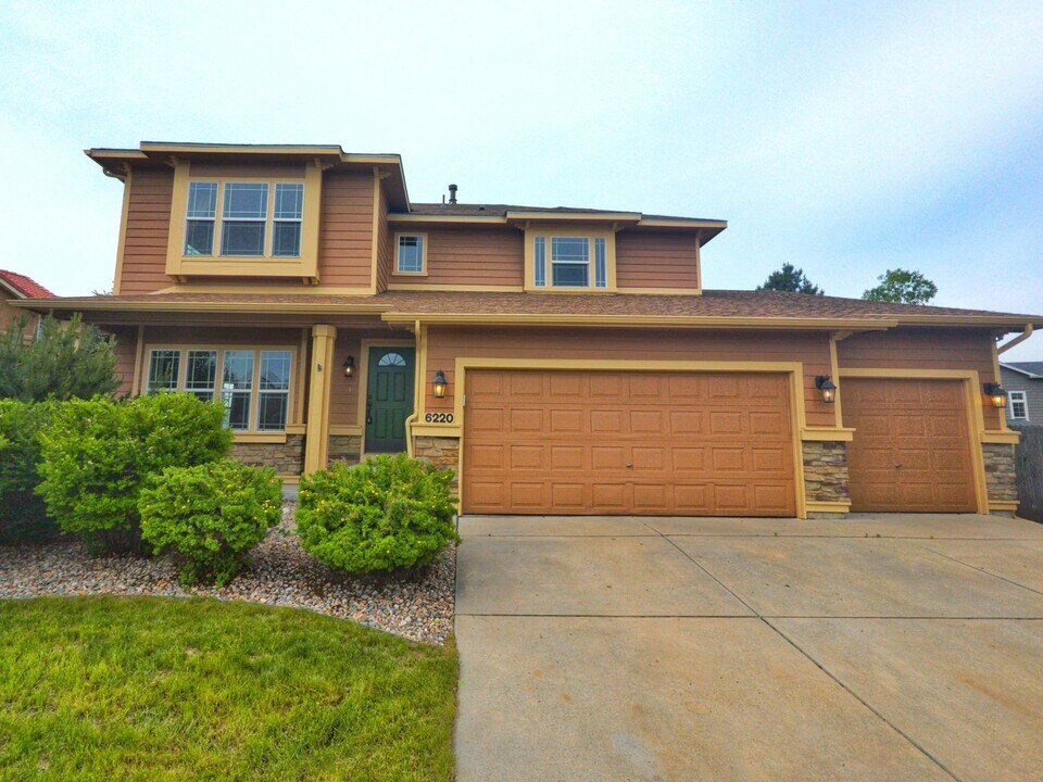 6220 Tin Star Dr in Colorado Springs, CO - Building Photo