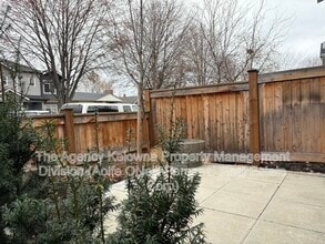 1025 Stockwell Ave in Kelowna, BC - Building Photo - Building Photo