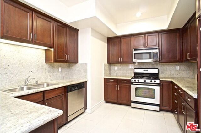 1212 McClellan Dr-Unit -103 in Los Angeles, CA - Building Photo