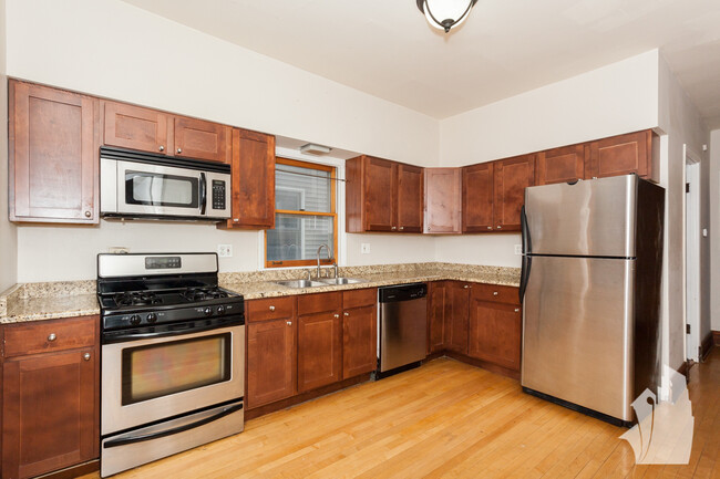 2108 W Addison St in Chicago, IL - Building Photo - Building Photo