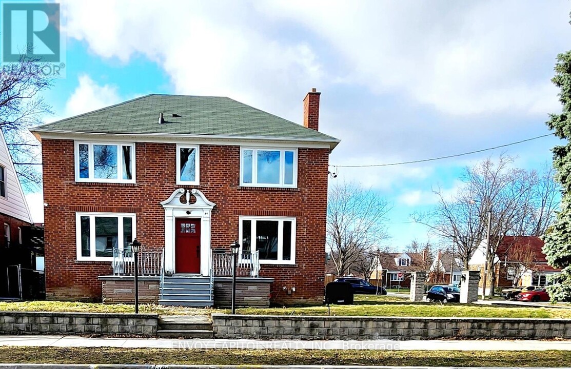 84 MacDonald Ave in Toronto, ON - Building Photo
