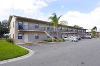 Lakeside Terrace in Pinellas Park, FL - Foto de edificio - Building Photo