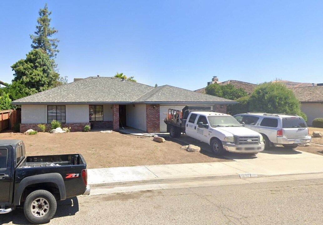 1510 W Brian Ln in Porterville, CA - Building Photo