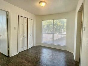 1114 Holly St in Irving, TX - Building Photo - Building Photo