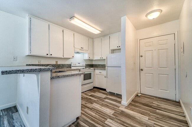 Ramirez Court Apartments in Marysville, CA - Foto de edificio - Building Photo