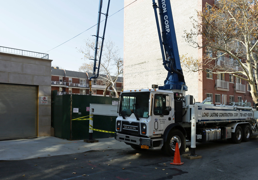 6474 Wetherole St in Rego Park, NY - Building Photo