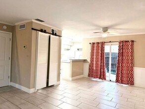 7322 Oak Manor Dr in San Antonio, TX - Building Photo - Building Photo