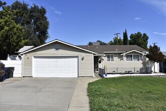 7706 Garden Gate Dr in Citrus Heights, CA - Building Photo - Building Photo